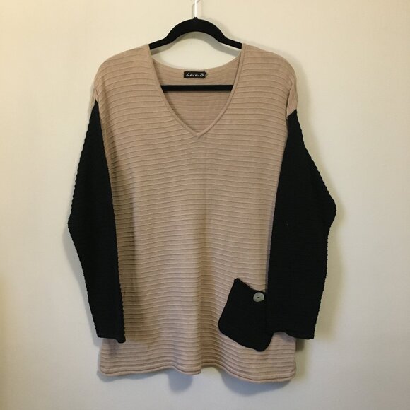 Lulu-B Beige and Black Cotton Ribbed Knit Sweater With Pocket - Picture 3 of 12